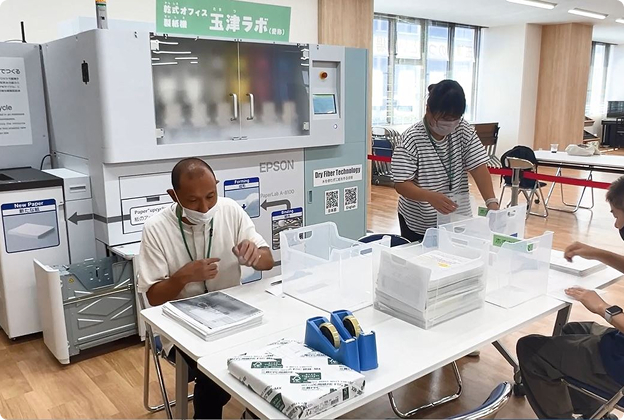 紙リサイクル 製紙作業のイメージ